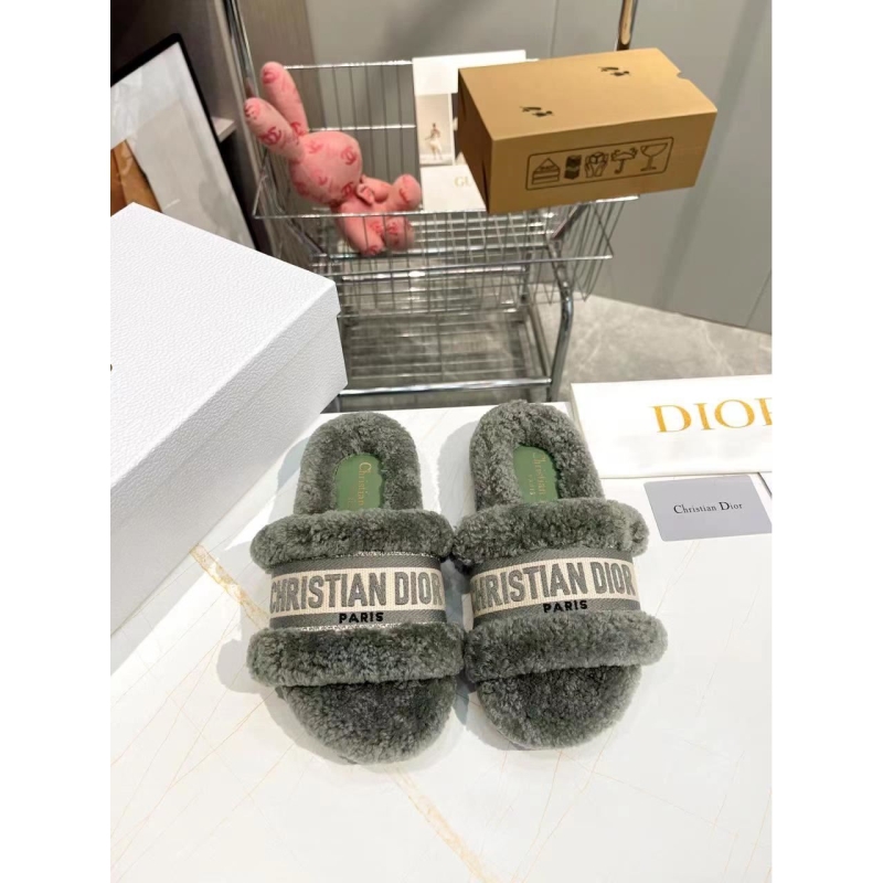 ch**an D*or slippers